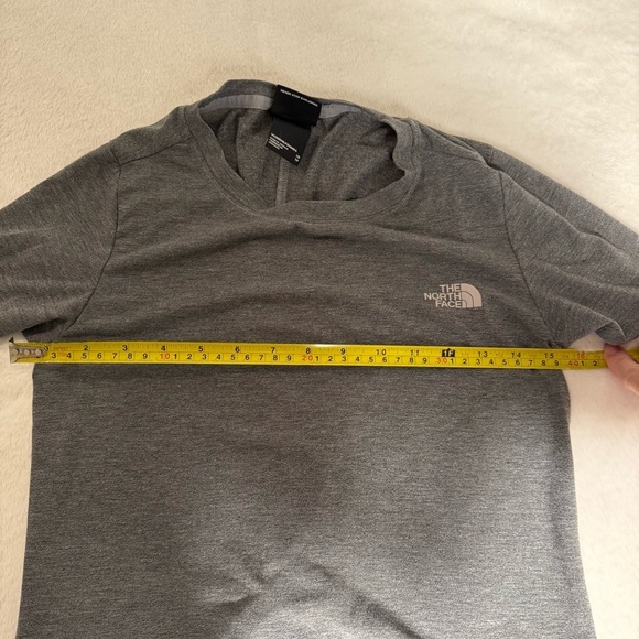 The North Face Women’s Workout Tee Knotted Twist Back XS Grey - Picture 6 of 8